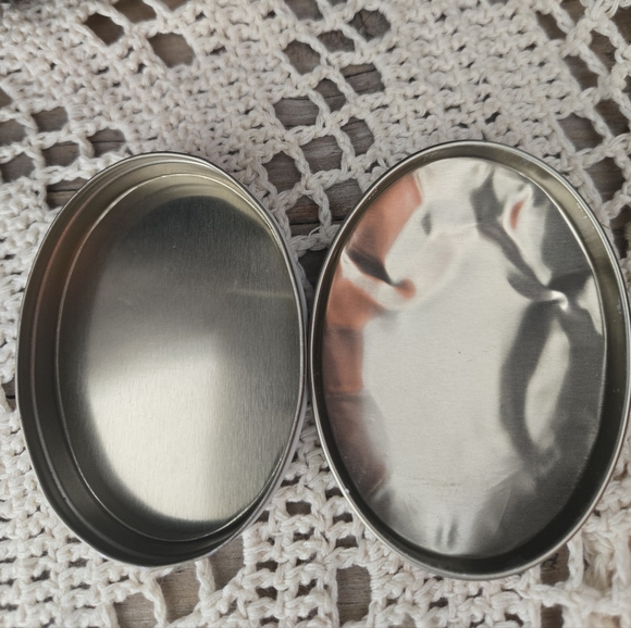 Vintage Easter Bunny Family Oval Tin Box | 1960s–1970s Pastel Rabbit Print - Picture 5 of 6